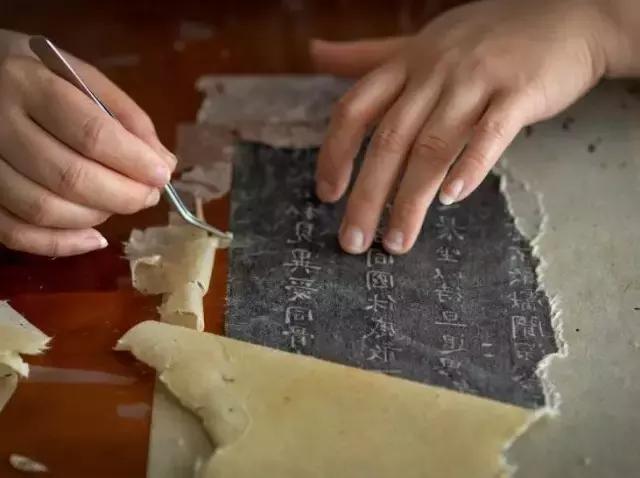 揭秘古旧书画修复全过程化腐朽为神奇