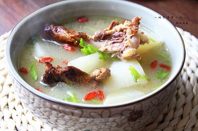 鸭架煲萝卜汤的做法_鸭架煲萝卜汤怎么做