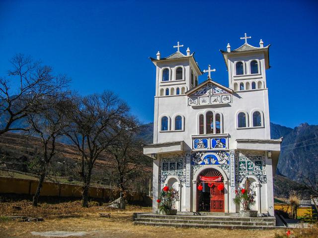丙中洛白汉洛教堂图片