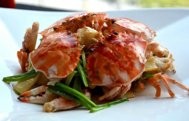 教你私房菜姜葱蟹做法,螃蟹入味,鲜嫩多汁,先收藏了