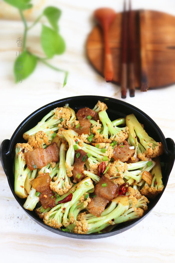 咸肉花菜干锅的家常做法