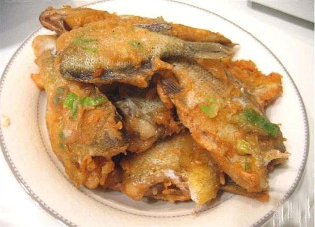 炸排骨牛杂石锅鱼熏鸡鸡翅根炸小鱼杂鱼锅的做法