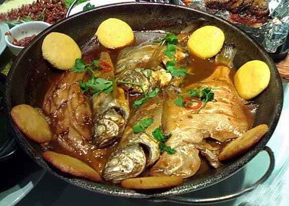 炸排骨牛杂石锅鱼熏鸡鸡翅根炸小鱼杂鱼锅的做法