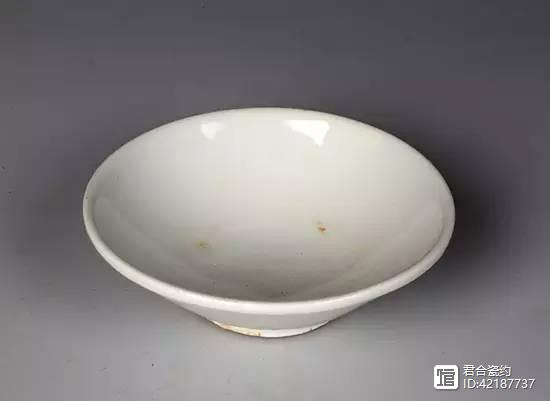 五代 宣州窑白瓷玉璧底碗△五代 宣州窑白瓷玉璧底碗△五代 宣州窑