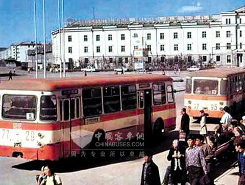 (圖53)80年代廣州公交車(圖54)80年代廣州引進的雙層巴士(圖55)80年代