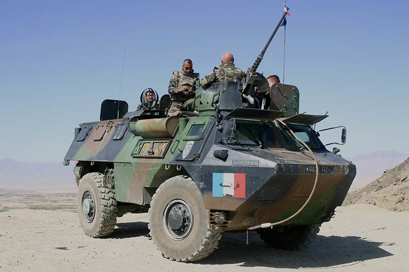 15,【轮胎到哪儿去了】法国雷诺vab轮式装甲车.