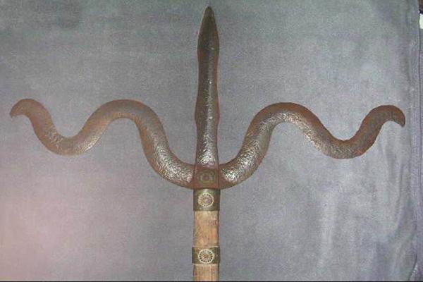 五,叉四,钺三,矛二,戟一,枪十八般兵器,是中华武艺和武器的象征,其