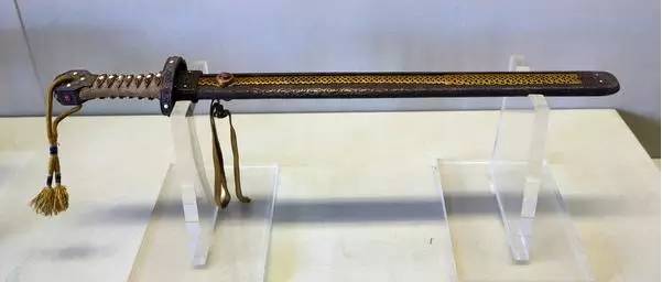 清代神锋剑清代杂形短兵有单锋短钩,月牙短戟,铜锏,铜斧,九节鞭,铁制