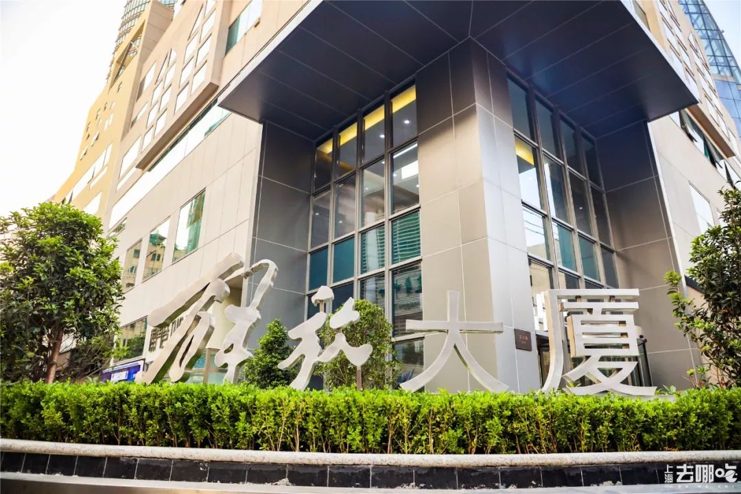 汉口路300号解放大厦如今的申报大楼,"申报馆"三字依然存在.