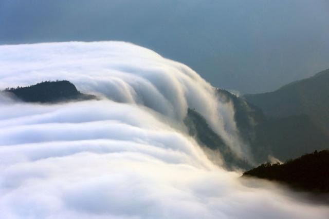 张家界云海云瀑图片