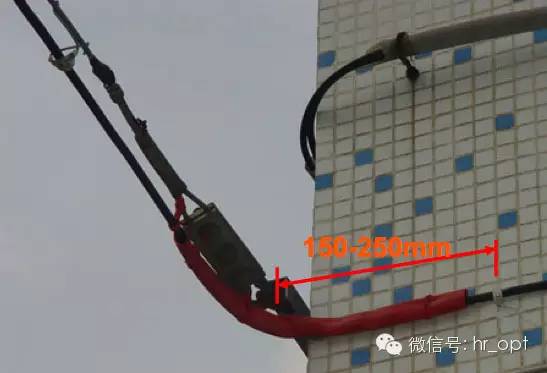 敷设吊线式墙壁光缆应符合下列要求:5 墙上支撑的间距应为8～10m,终端