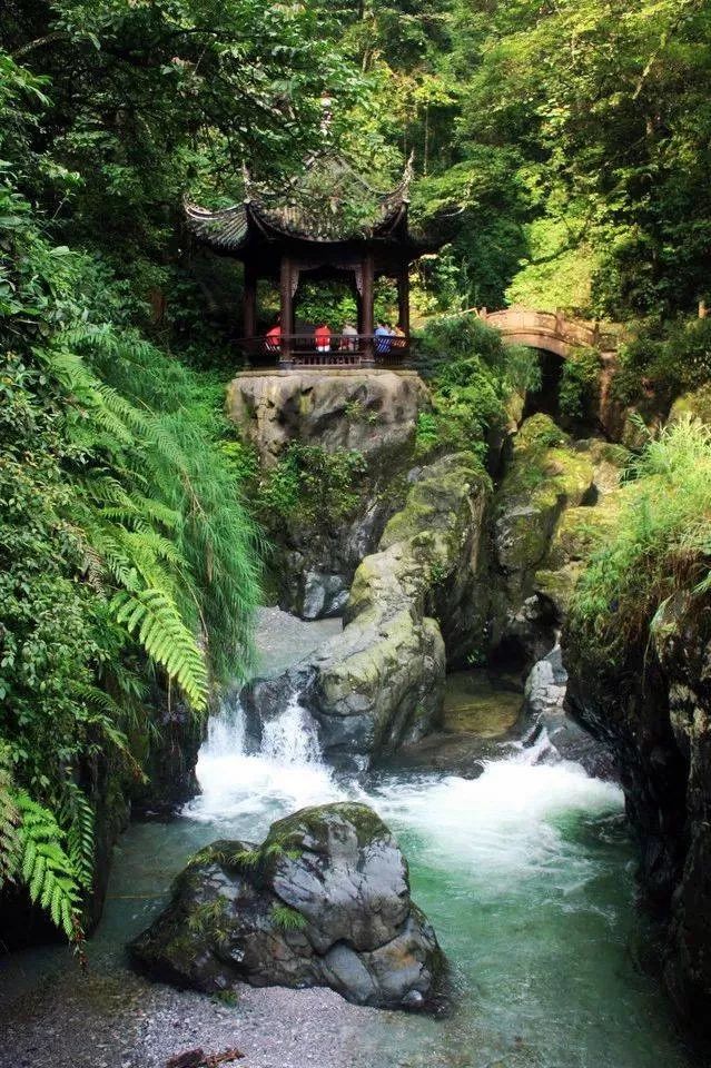 峨眉山寺院风景图片