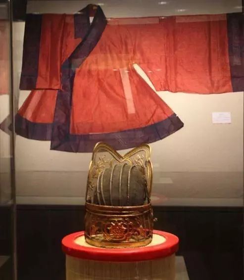 博物馆文物介绍——山东博物馆的明衍圣公朝服