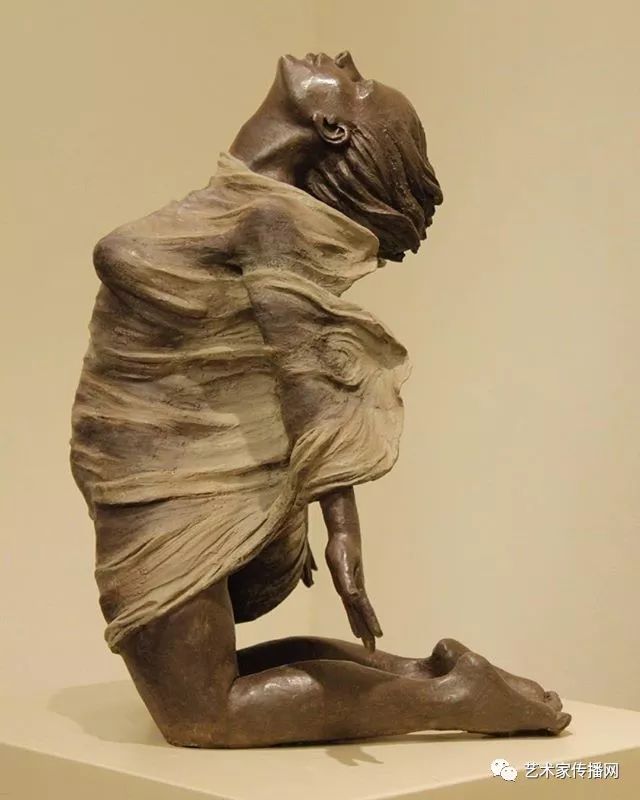 才女的人体轻风徐来