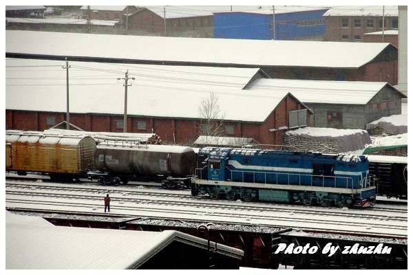 措施,试制了东风7b-3044号机车并配属哈尔滨铁路局加格达奇机务段使用