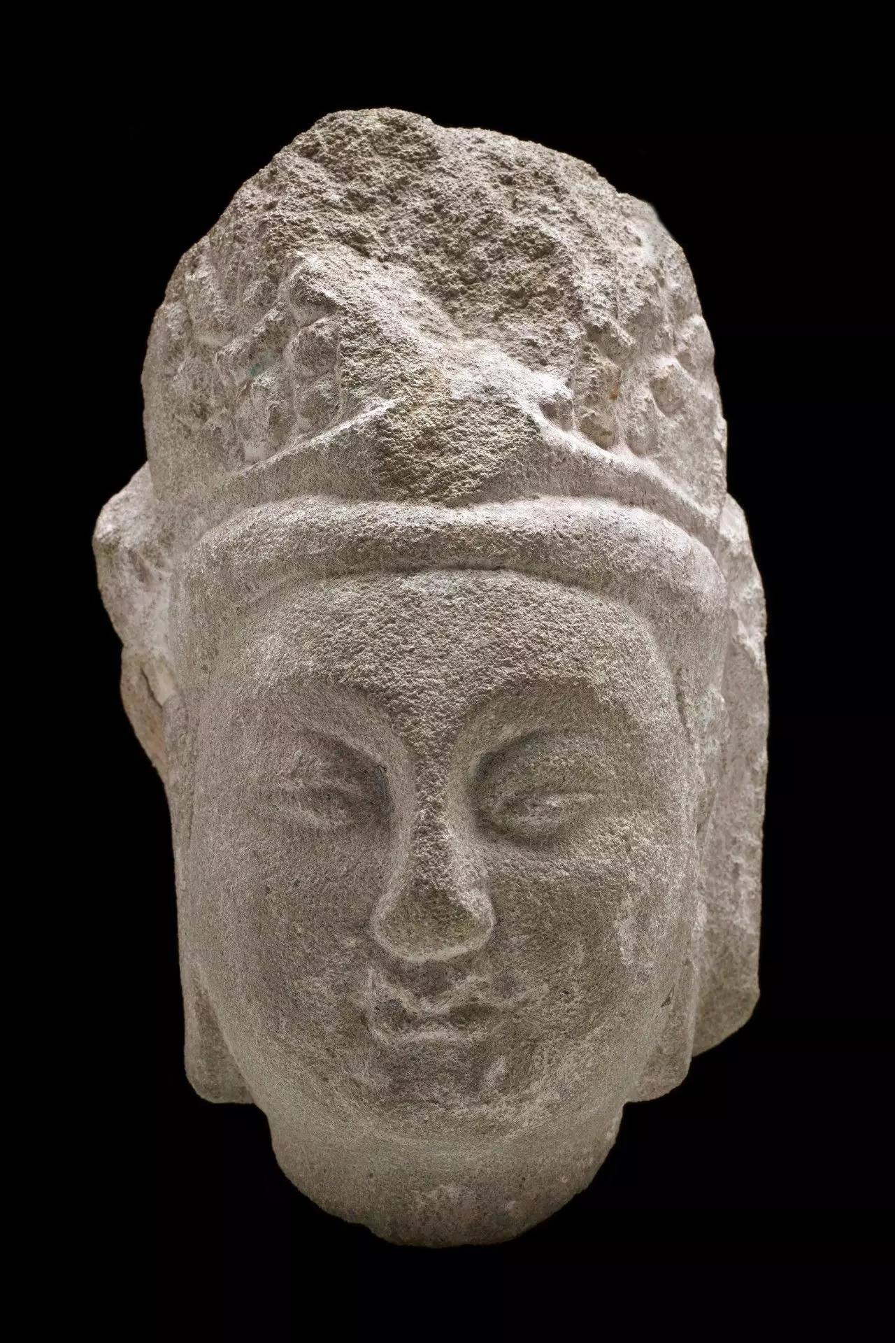 散落于世界各地的天龙山石窟造像