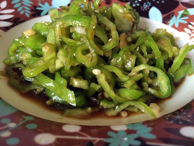 凉拌青椒两分钟完成的开胃小菜