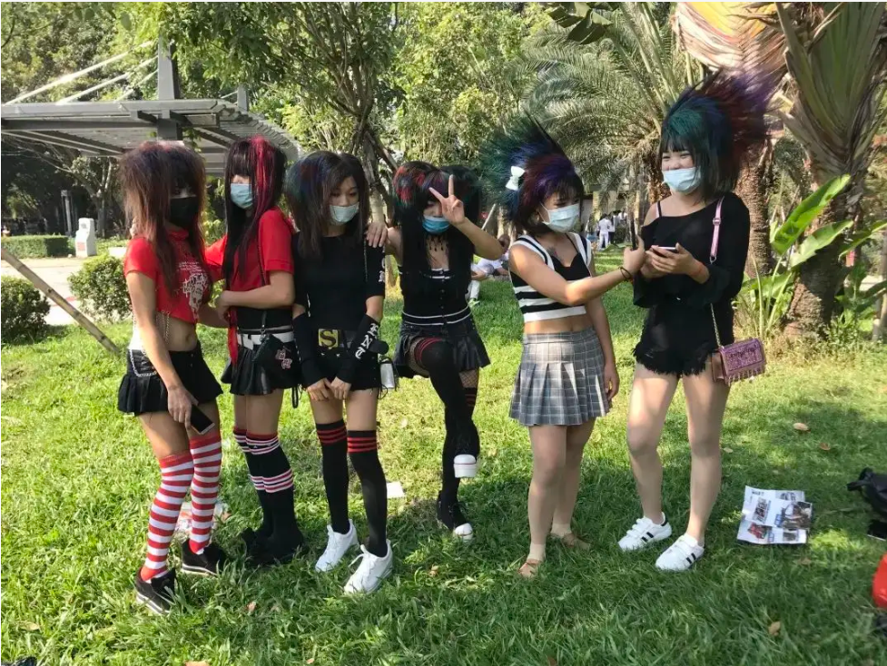 非主流杀马特看似低俗的外表下隐藏着中国残酷的底层之痛今日头条