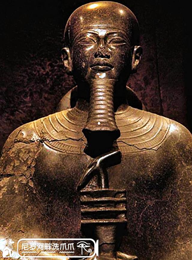 中的文化英雄美尼斯(menes),在统一了两片国土并创造了法老文明的同时