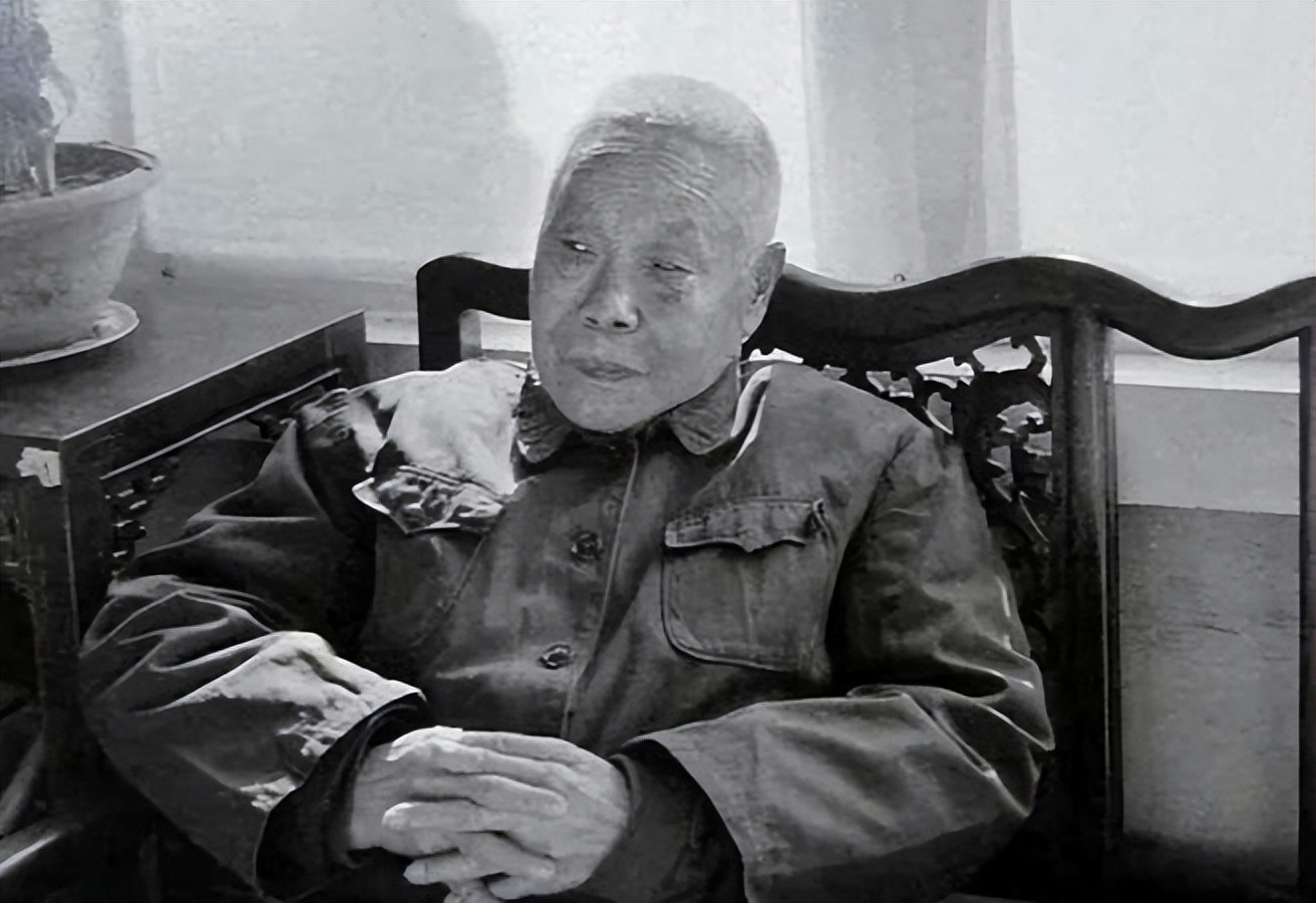 末代太监孙耀庭口述夜晚伺候嫔妃时鞋里都要放一个苍耳为啥今日头条